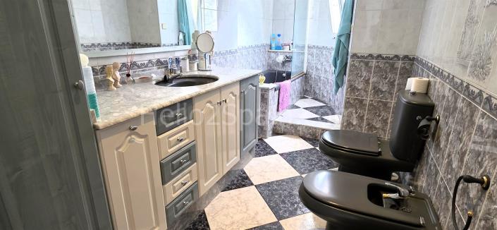 Image No.30-3 Bed Townhouse for sale