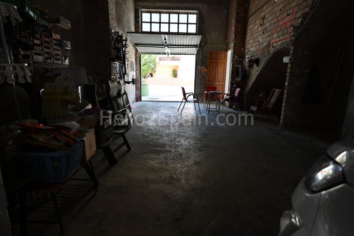 Image No.9-8 Bed House for sale