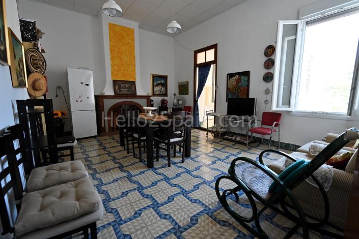 Image No.21-8 Bed House for sale