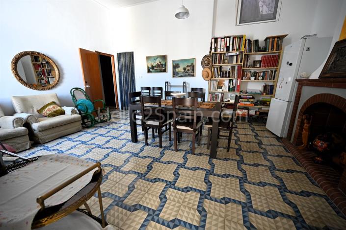 Image No.29-8 Bed House for sale