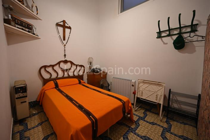 Image No.31-8 Bed House for sale