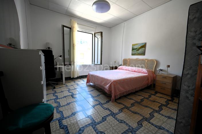 Image No.32-8 Bed House for sale