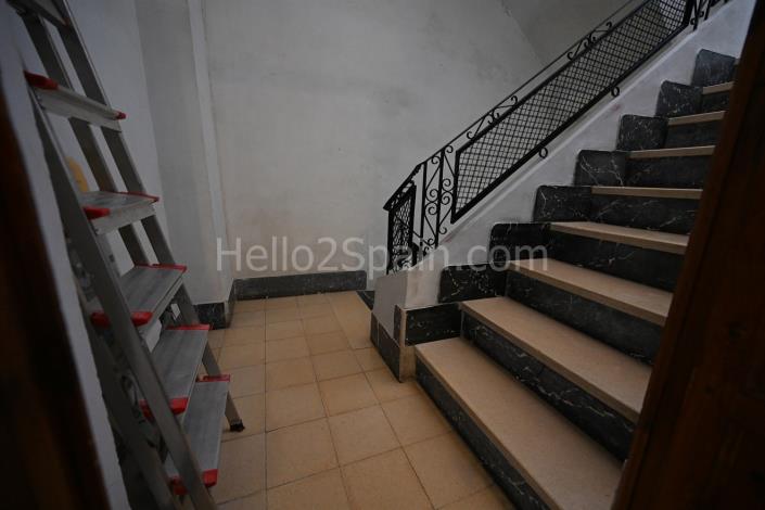 Image No.35-8 Bed House for sale