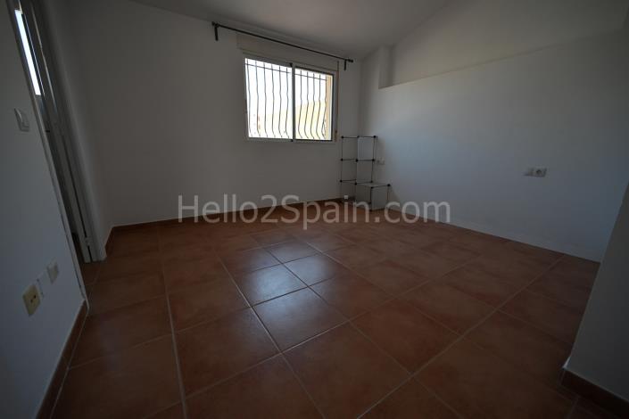 Image No.22-4 Bed Townhouse for sale
