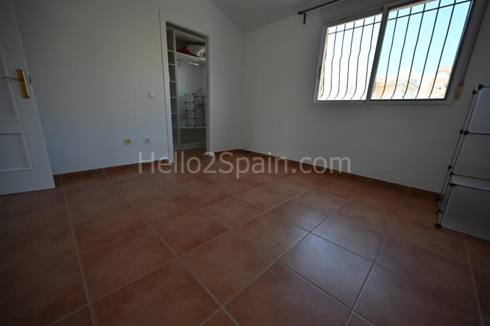 Image No.24-4 Bed Townhouse for sale