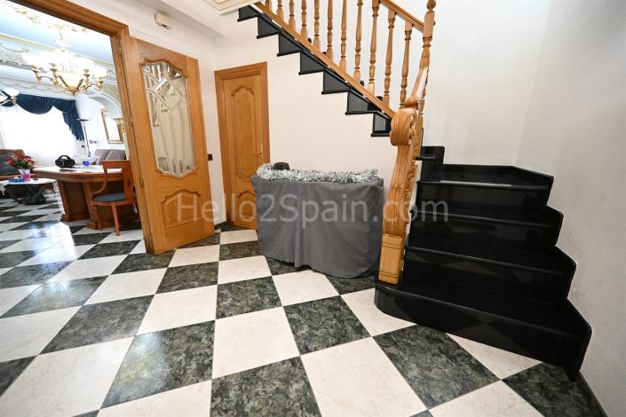 Image No.12-3 Bed Townhouse for sale