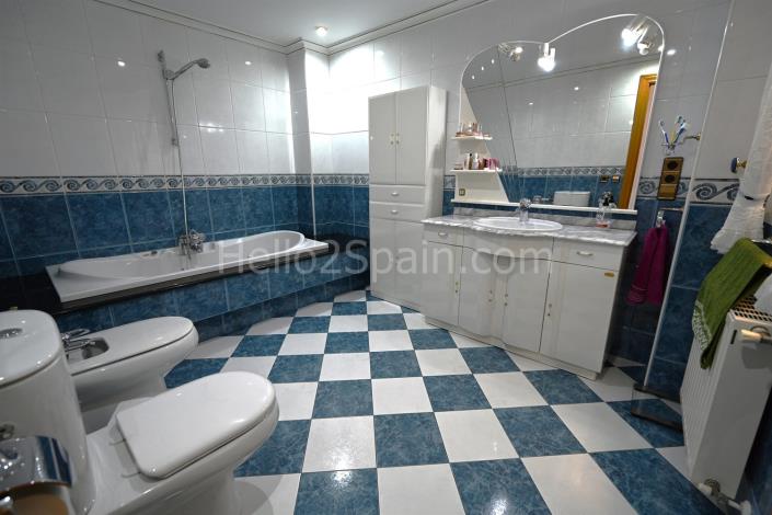 Image No.19-3 Bed Townhouse for sale
