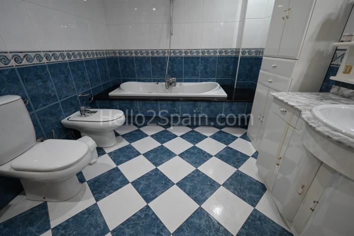Image No.20-3 Bed Townhouse for sale