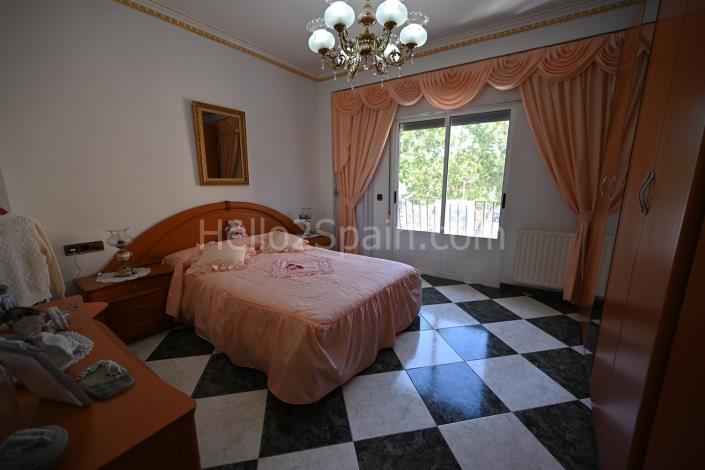 Image No.23-3 Bed Townhouse for sale