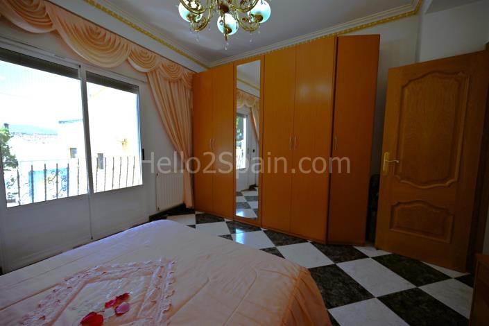 Image No.24-3 Bed Townhouse for sale