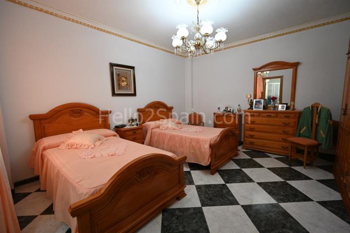 Image No.28-3 Bed Townhouse for sale