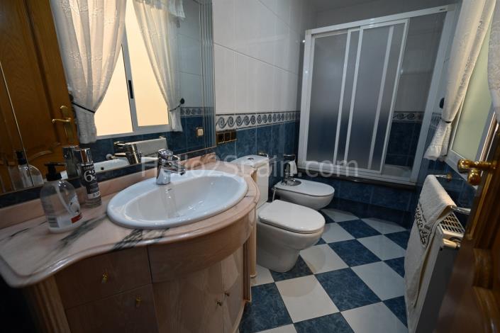 Image No.30-3 Bed Townhouse for sale