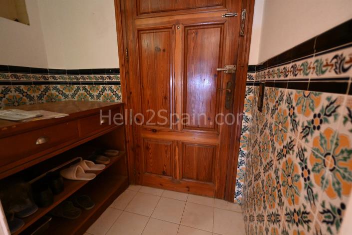 Image No.3-6 Bed Studio for sale