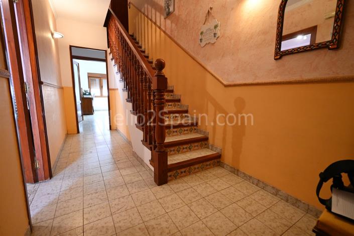 Image No.4-6 Bed Studio for sale