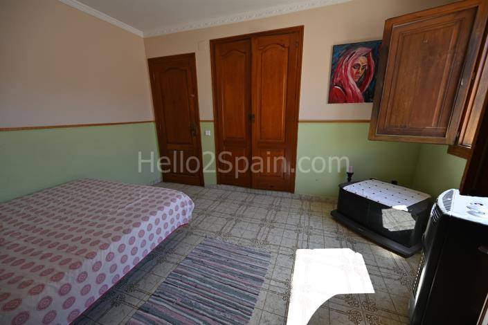 Image No.15-6 Bed Studio for sale