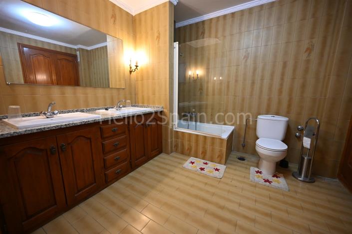 Image No.20-6 Bed Studio for sale