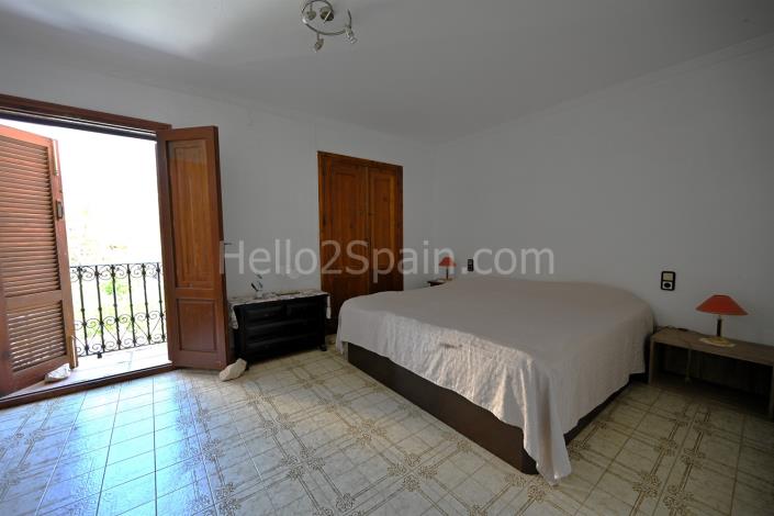 Image No.22-6 Bed Studio for sale