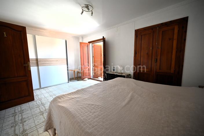 Image No.23-6 Bed Studio for sale