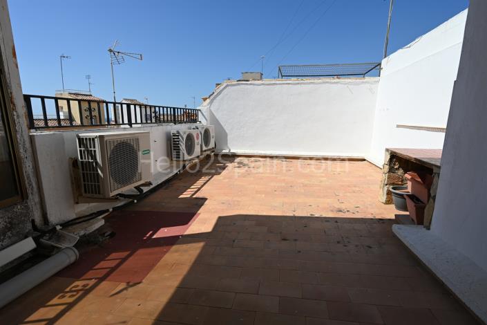 Image No.28-6 Bed Studio for sale
