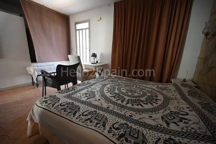 Image No.32-6 Bed Studio for sale