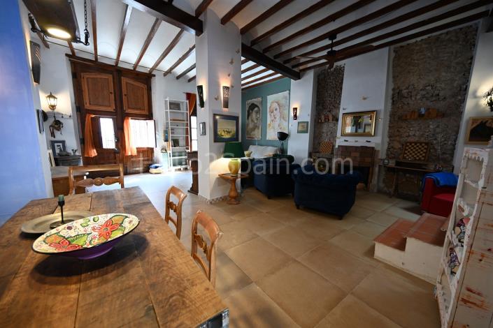 Image No.9-2 Bed Townhouse for sale