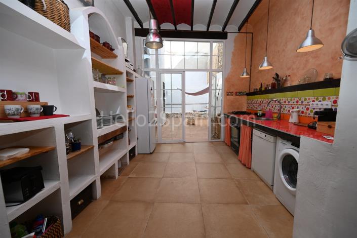 Image No.12-2 Bed Townhouse for sale