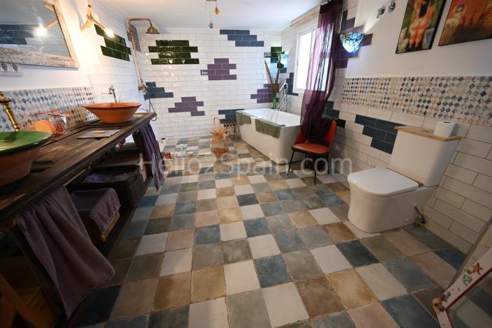 Image No.16-2 Bed Townhouse for sale