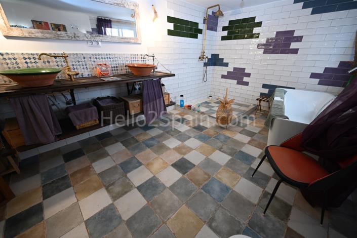 Image No.17-2 Bed Townhouse for sale