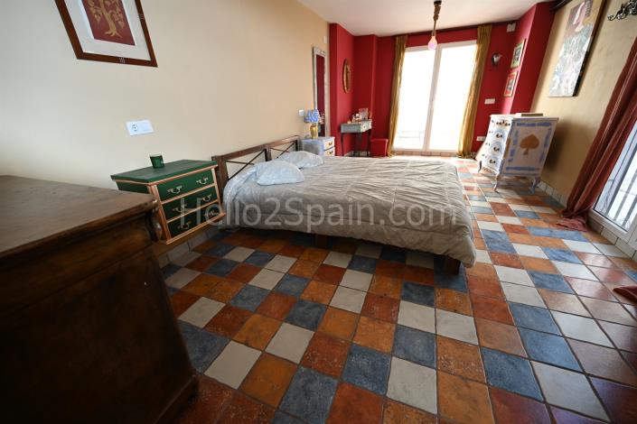 Image No.19-2 Bed Townhouse for sale