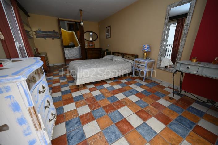 Image No.23-2 Bed Townhouse for sale