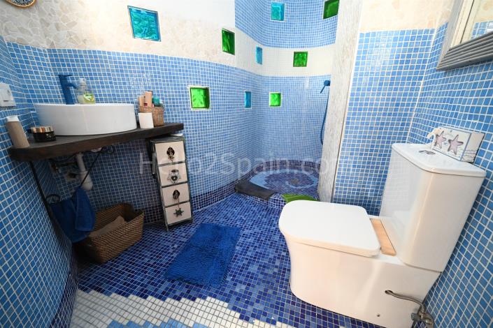 Image No.25-2 Bed Townhouse for sale