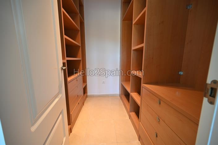 Image No.14-4 Bed Villa / Detached for sale