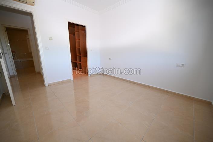 Image No.16-4 Bed Villa / Detached for sale