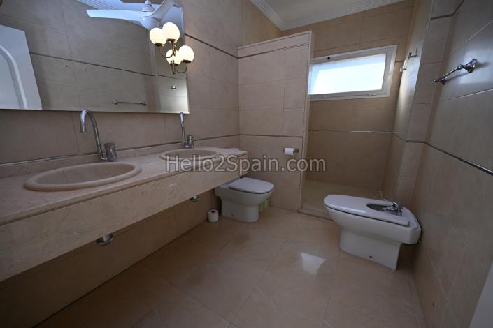 Image No.23-4 Bed Villa / Detached for sale