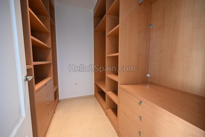 Image No.24-4 Bed Villa / Detached for sale