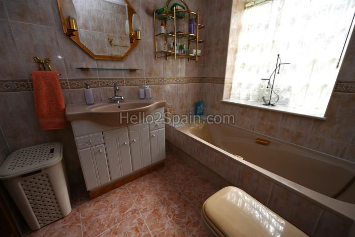 Image No.30-3 Bed Villa / Detached for sale