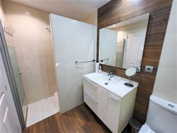 main bathroom (1)