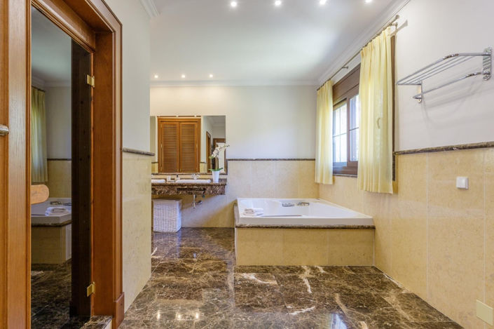 Image No.13-5 Bed Villa for sale