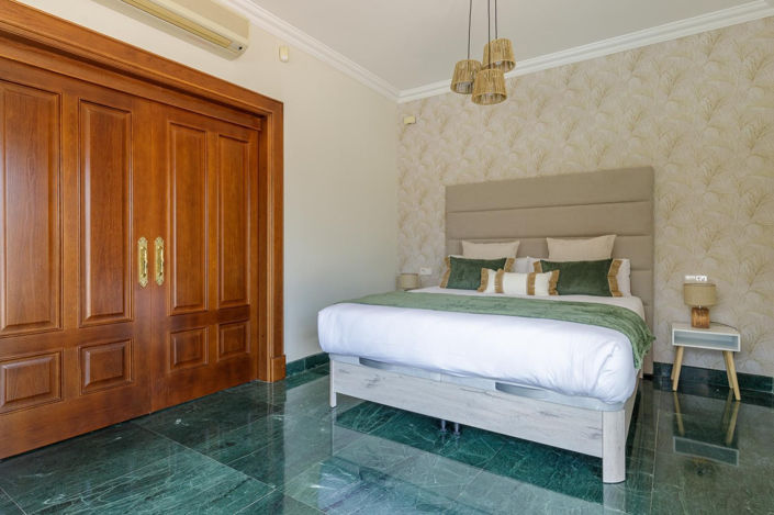 Image No.18-5 Bed Villa for sale