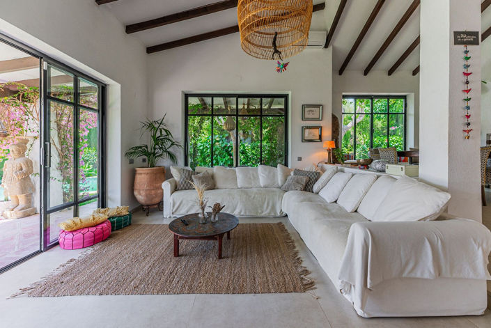 Image No.2-4 Bed Villa for sale