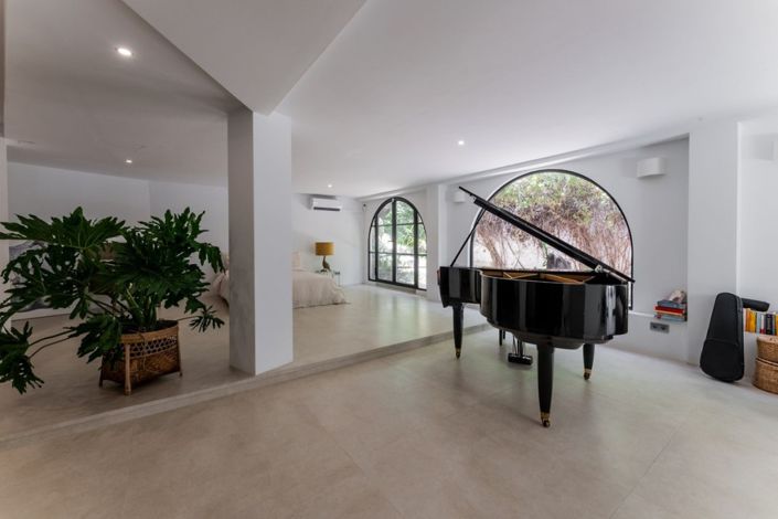 Image No.4-4 Bed Villa for sale