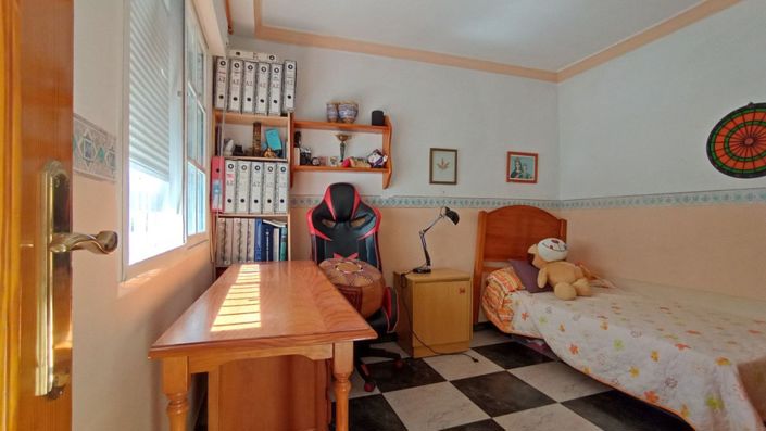 Image No.11-4 Bed Townhouse for sale