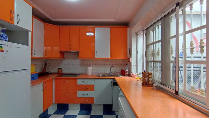 Image No.18-4 Bed Townhouse for sale