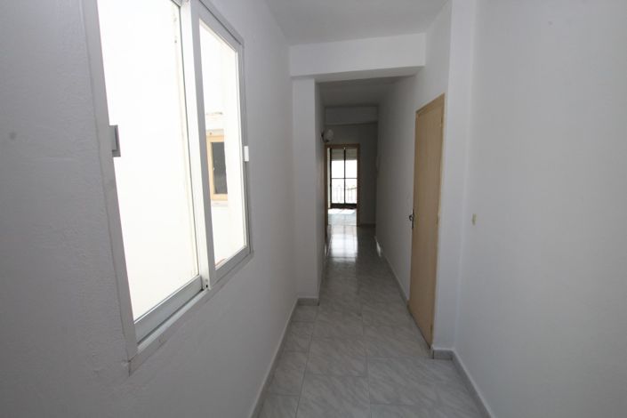 Image No.11-4 Bed House for sale