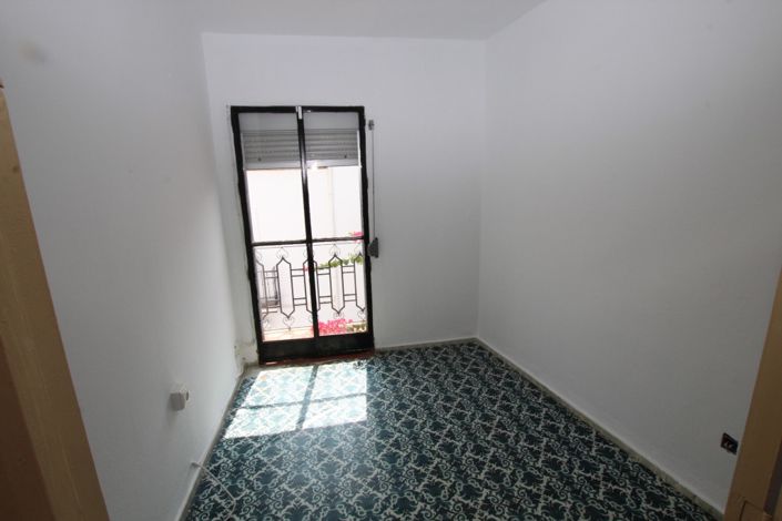 Image No.15-4 Bed House for sale