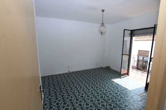 Image No.13-4 Bed Property for sale