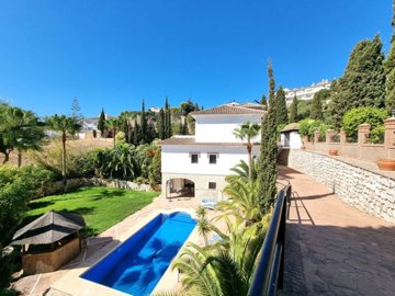 Villa with Pool