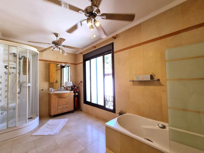 Image No.8-5 Bed Villa for sale