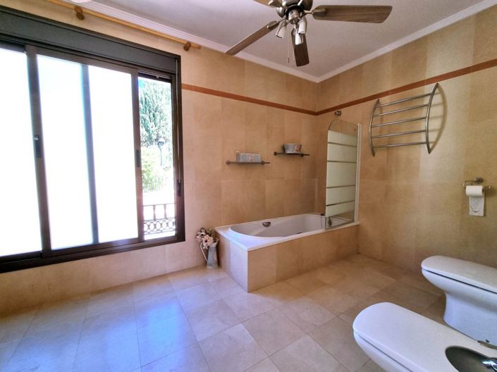 Image No.9-5 Bed Villa for sale