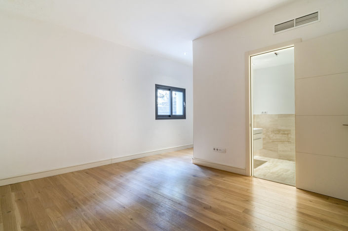 Image No.13-6 Bed Villa for sale